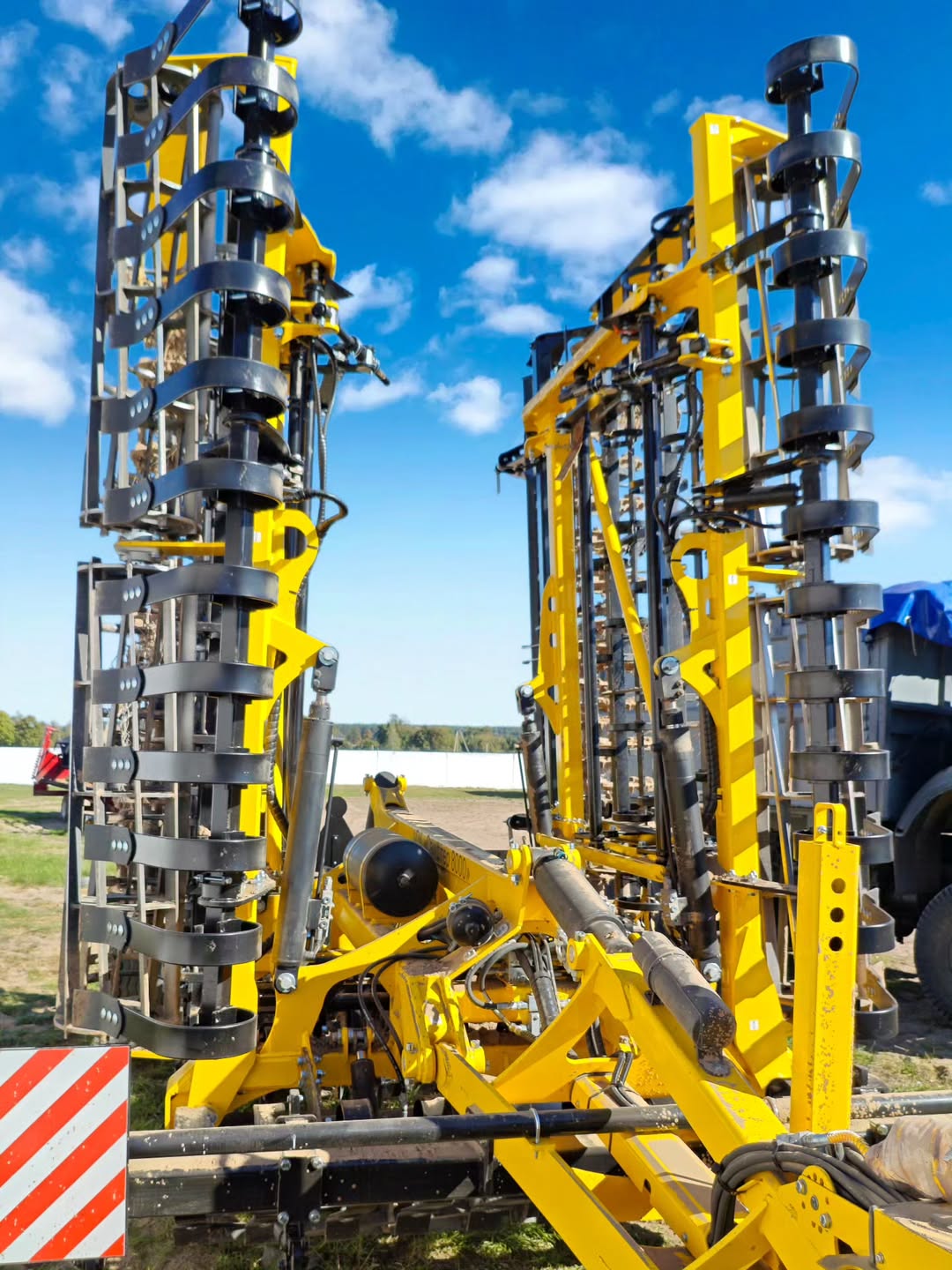 С конвейера - в поле