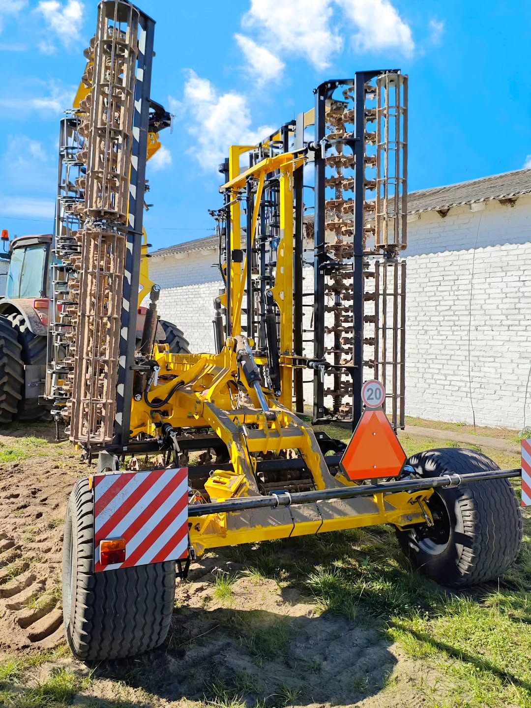 С конвейера - в поле