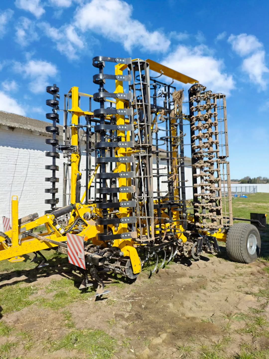 С конвейера - в поле