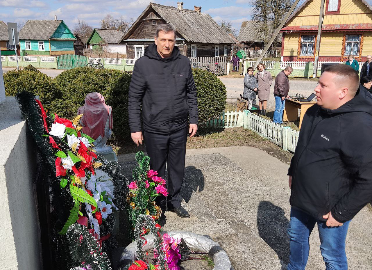 В аг. Доброволе состоялся митинг-реквием «Будем помнить всегда», посвященный 80-летию Хатынской трагедии