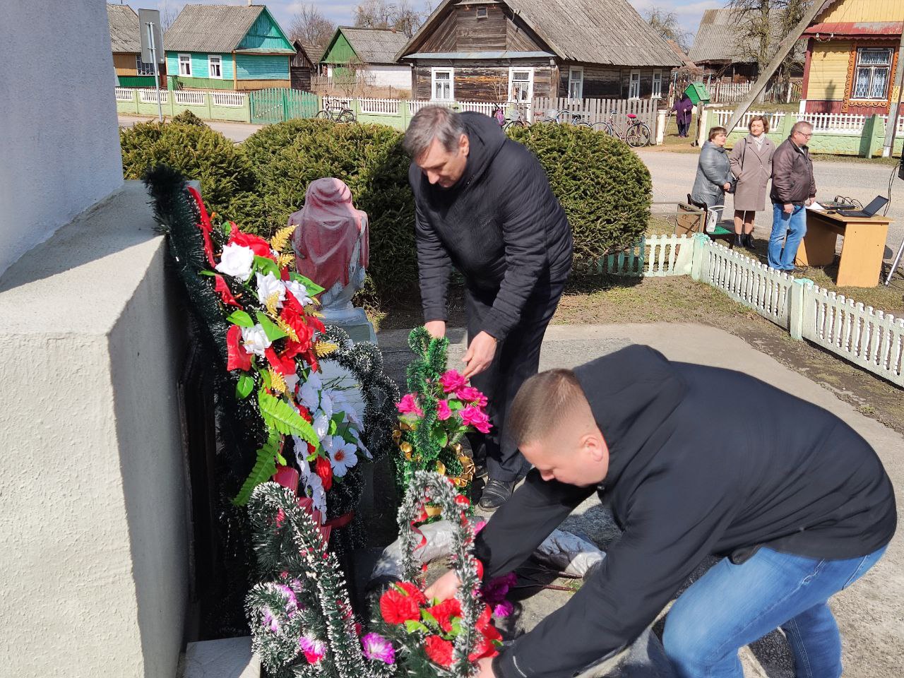 В аг. Доброволе состоялся митинг-реквием «Будем помнить всегда», посвященный 80-летию Хатынской трагедии